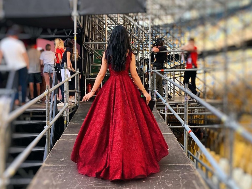 Маша Ефросинина восхитила Сеть в красном платье «королевы» (ФОТО)