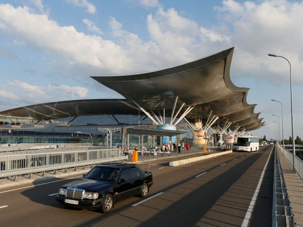 Коллапс в аэропорту «Борисполь» после закрытия «Киева»: из-за огромных очередей пассажиры опоздали на рейсы (ФОТО)