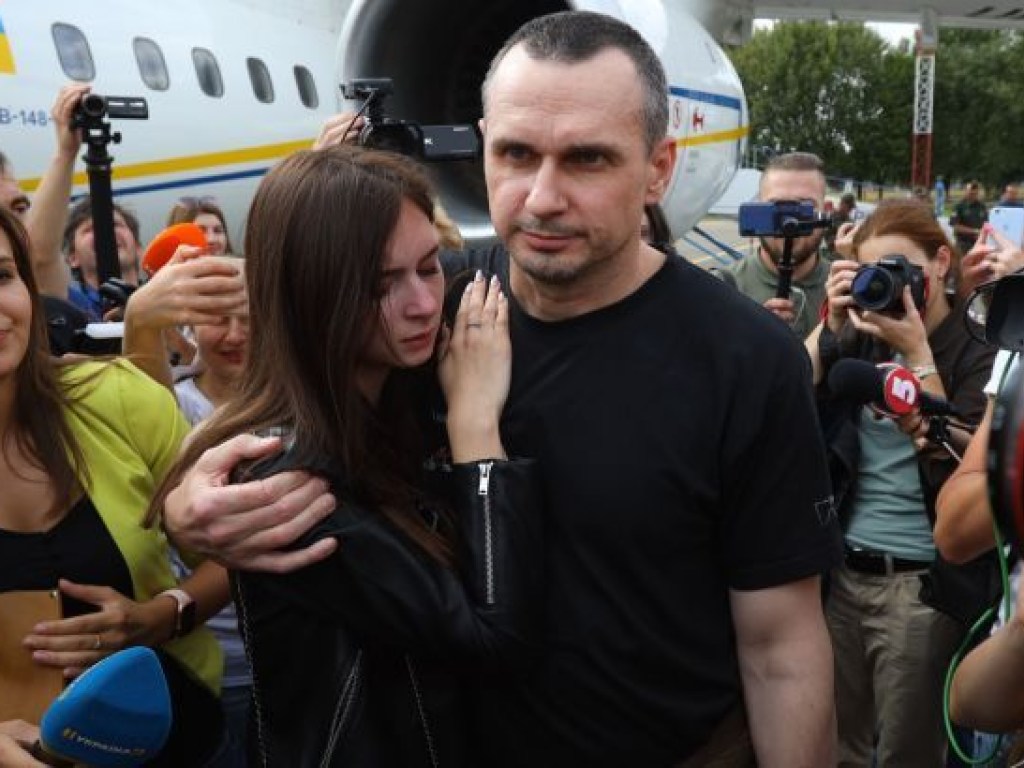 Семья Сенцова из аннексированного Крыма отправилась в Киев