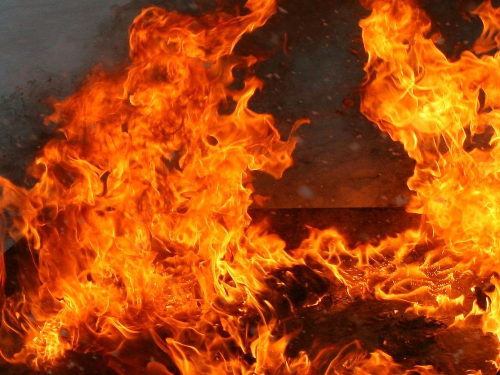 На Сырце в Киеве горела квартира в многоэтажном доме (ВИДЕО)