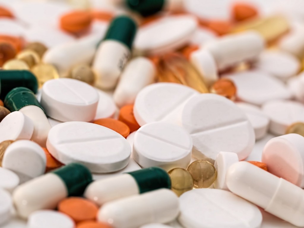 Блогер рассказал, как фармкомпании «стимулируют» врачей выписывать их препараты