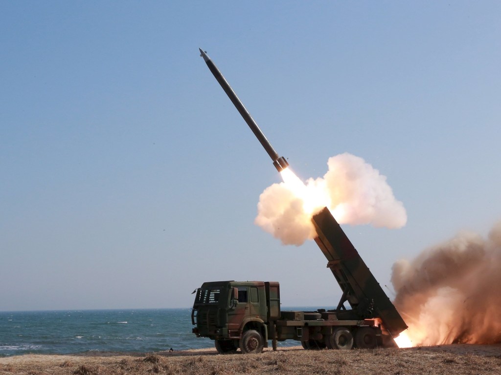 КНДР провела новые ракетные пуски: испытания не повлияли на безопасность Японии