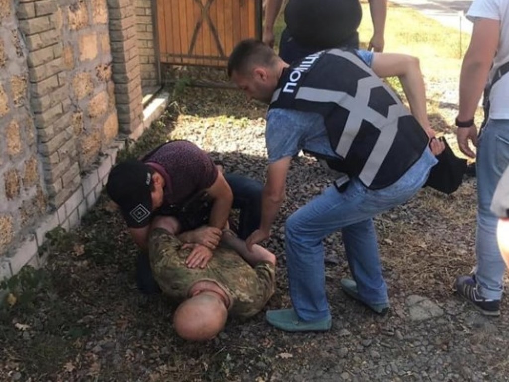 В Киевской области мужчина бросил две гранаты в правоохранителей (ФОТО)
