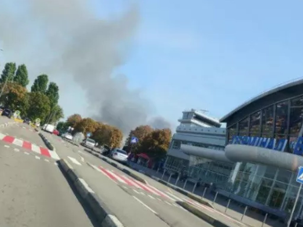 У терминала аэропорта «Борисполь» увидели большой столб дыма (ФОТО)