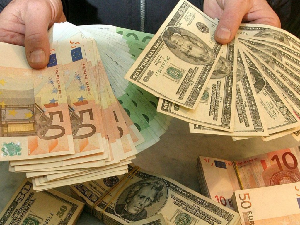 НБУ установил официальный курс на уровне 25,02 гривны за доллар
