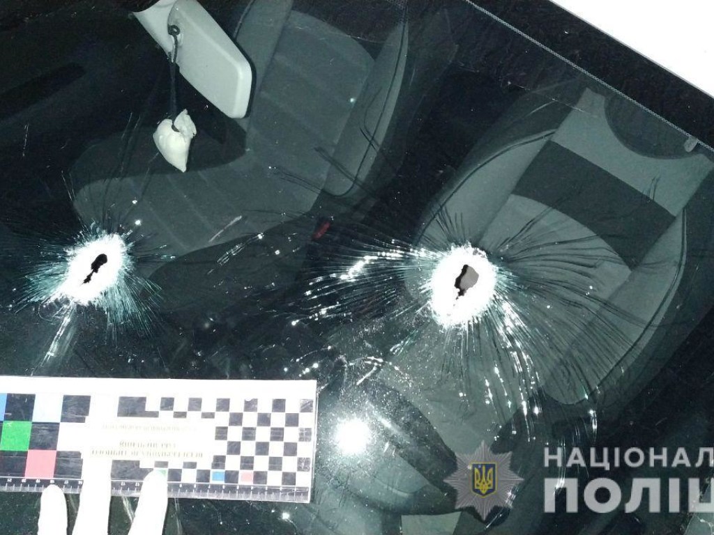 Попали в автомобиль: В Ровенской области обстреляли дом главы территориальной общины (ФОТО)