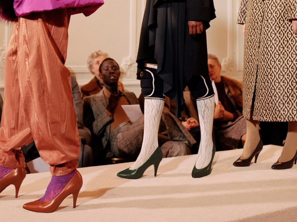 Лодочки с «декольте»: Дизайнеры показали самые модные туфли осени (ФОТО)
