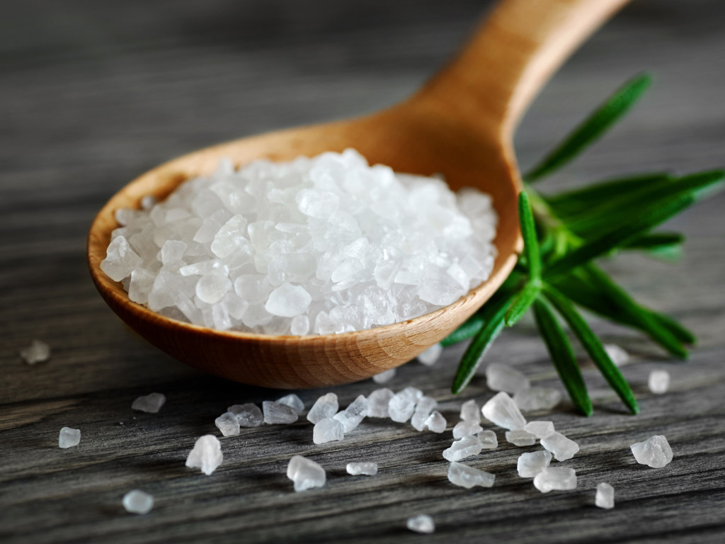 Может стать ядом: Ученые рассказали о допустимых дозах соли в день
