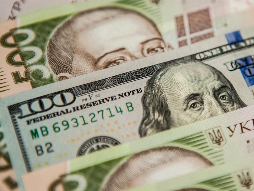 НБУ установил официальный курс на уровне 24,88 гривны за доллар