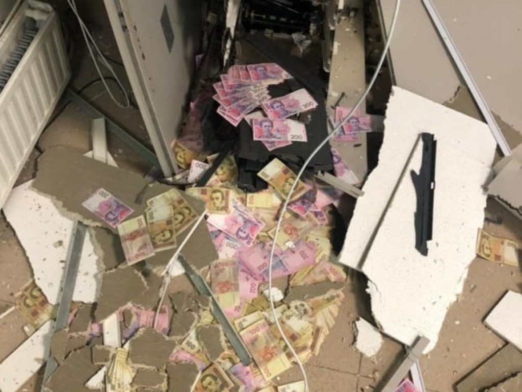 В Днепропетровской области неизвестный взорвал банкомат в магазине (ФОТО)