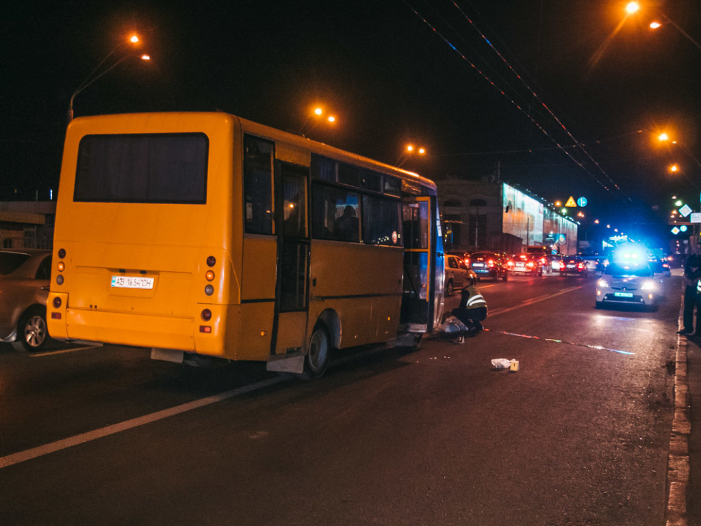 Перебегал дорогу: на Шулявке в Киеве автобус насмерть сбил мужчину-нарушителя (ФОТО, ВИДЕО)