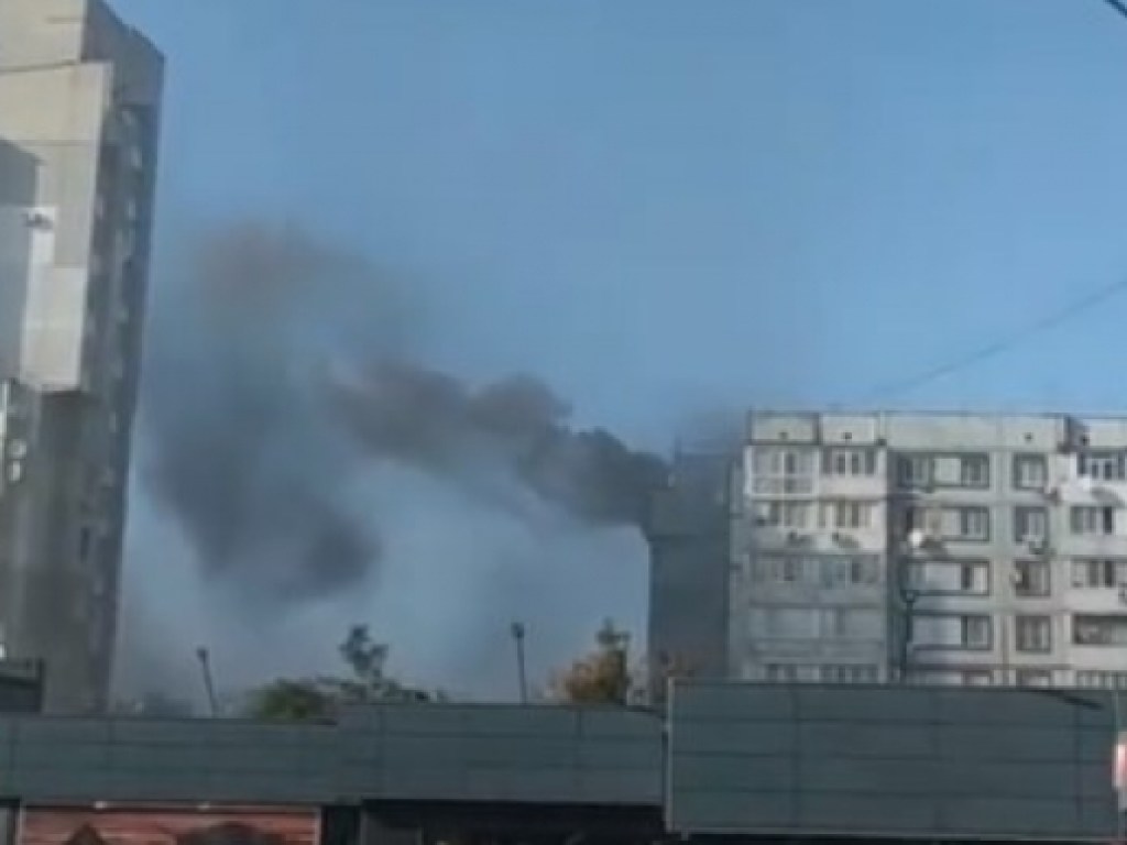 В Запорожье на 9 этаже горела квартира (ВИДЕО)