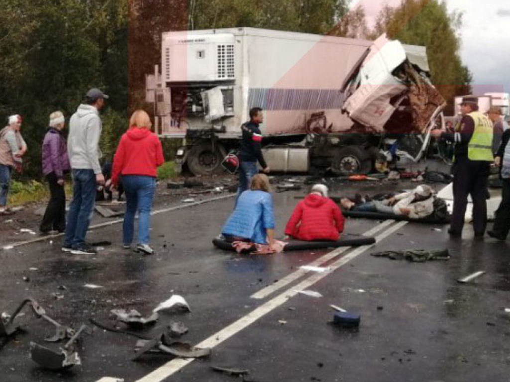 В России произошло страшное ДТП: Погибли 9 человек (ФОТО, ВИДЕО)