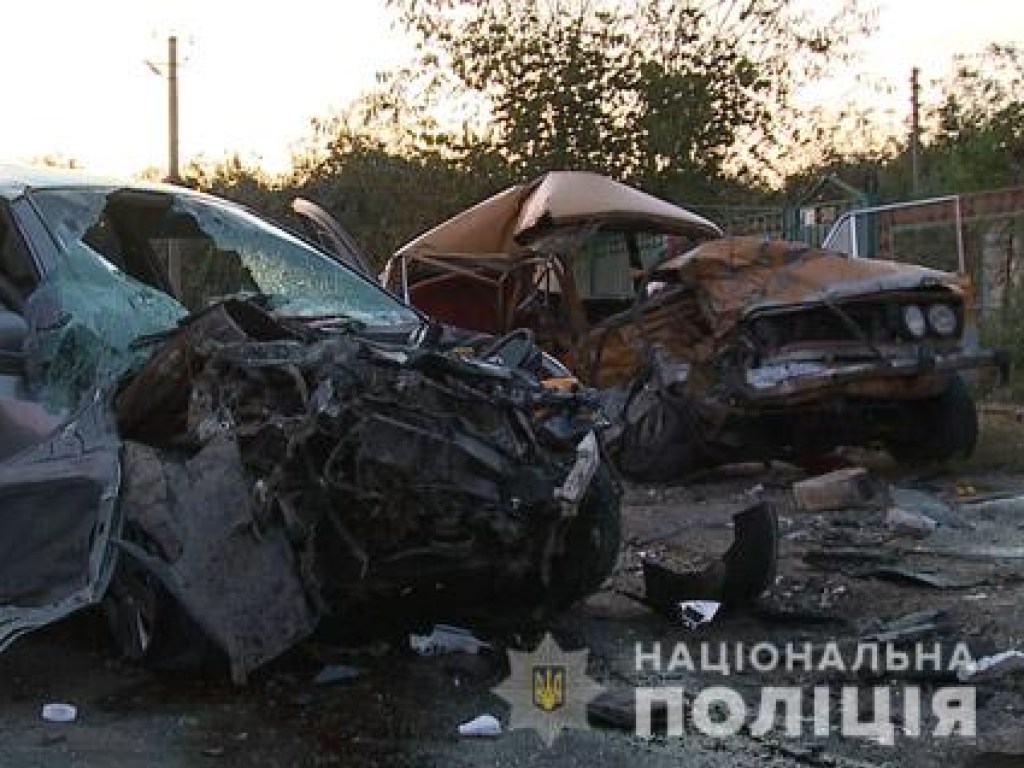 На Винничине произошло ДТП с участием такси: погибло три человека (ФОТО)