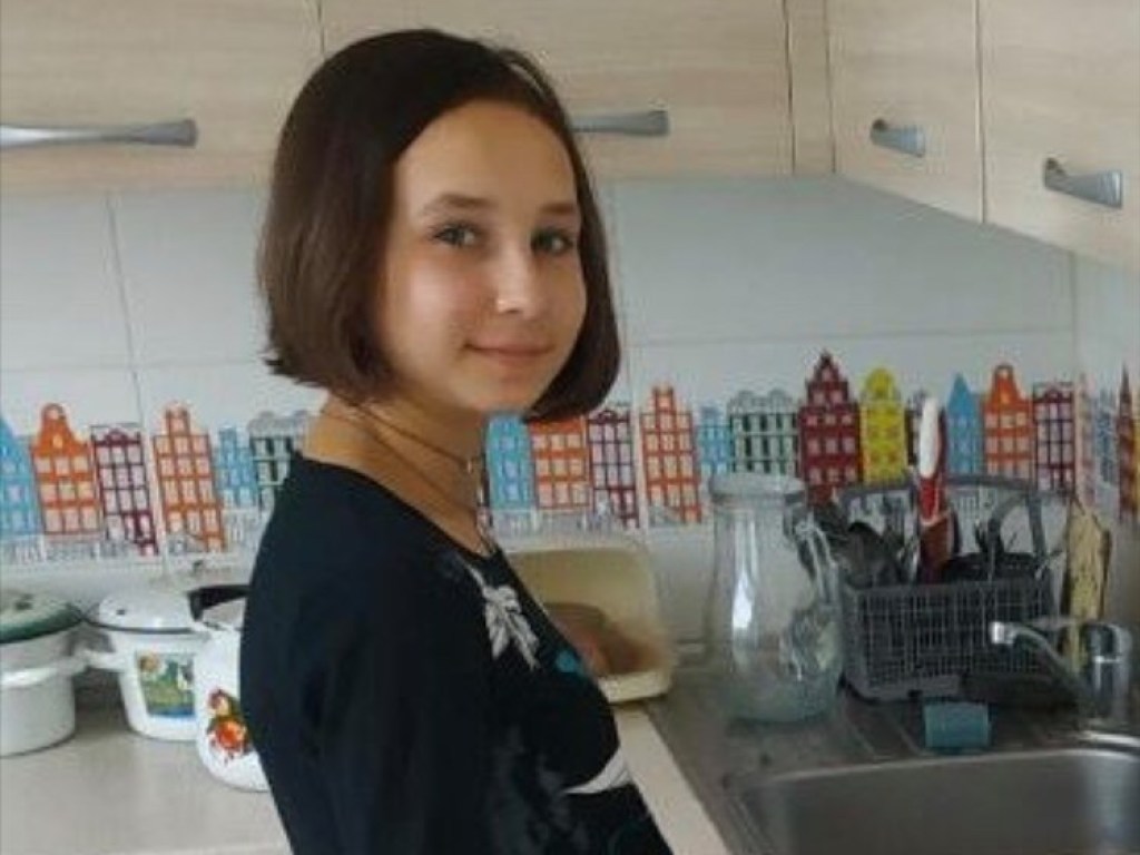 В Киеве разыскивают 13-летнюю девочку в красной футболке (ФОТО)