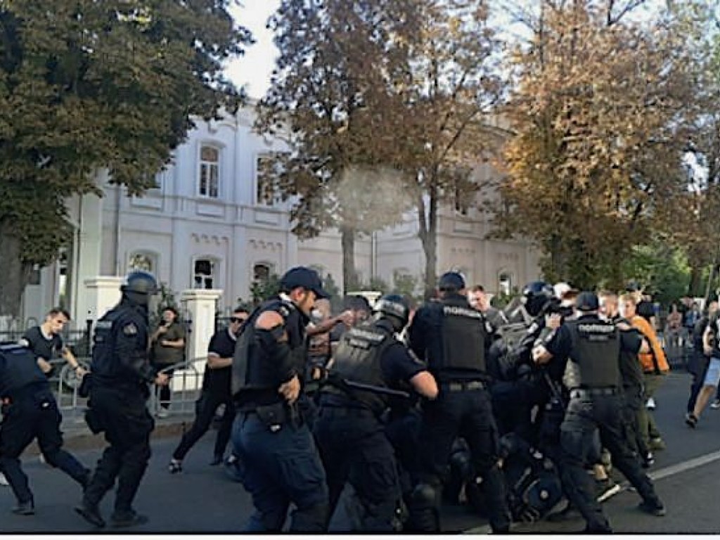 Харьковская полиция объявила подозрения трем участникам беспорядков на Марше равенства