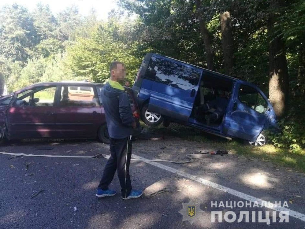 На трассе «Львов-Краковец» в ДТП погиб водитель микроавтобуса (ФОТО)