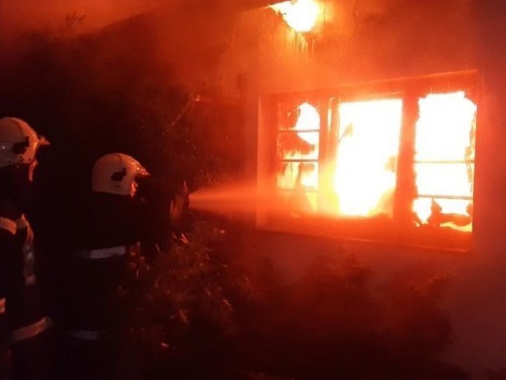 Пожар в доме Гонтаревой: на месте ЧП полиция нашла зажигательную ракету