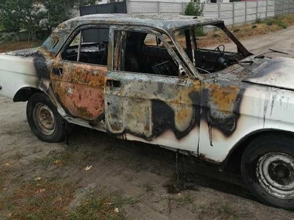 Утром в селе под Харьковом сгорела «Волга» (ФОТО)