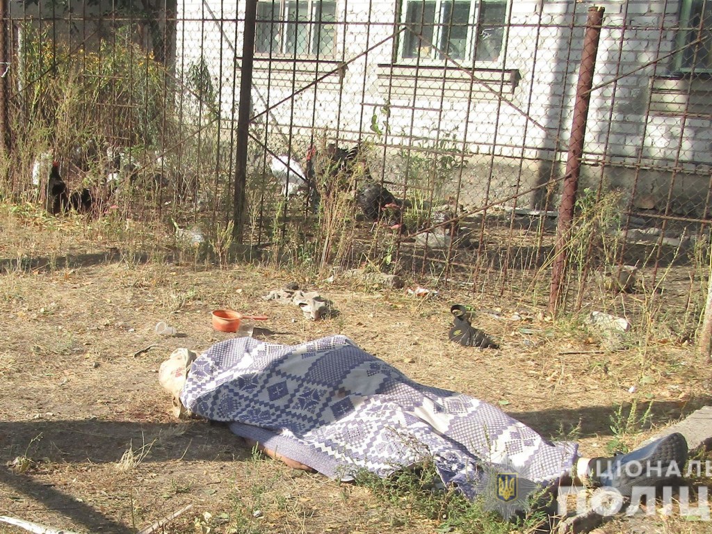 На Киевщине 19-летний парень камнем убил отца-алкоголика (ФОТО)