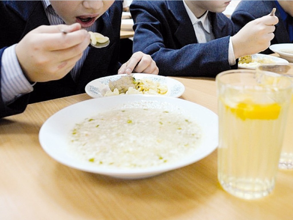 Качество еды в украинских школах контролирует только администрация учреждения &#8212; врач