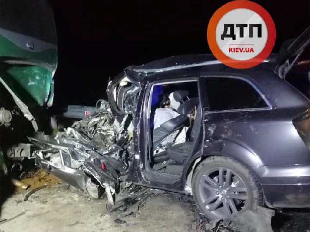 Под Киевом произошло смертельное ДТП: Audi на скорости 260 км/ч протаранил автобус (ФОТО)