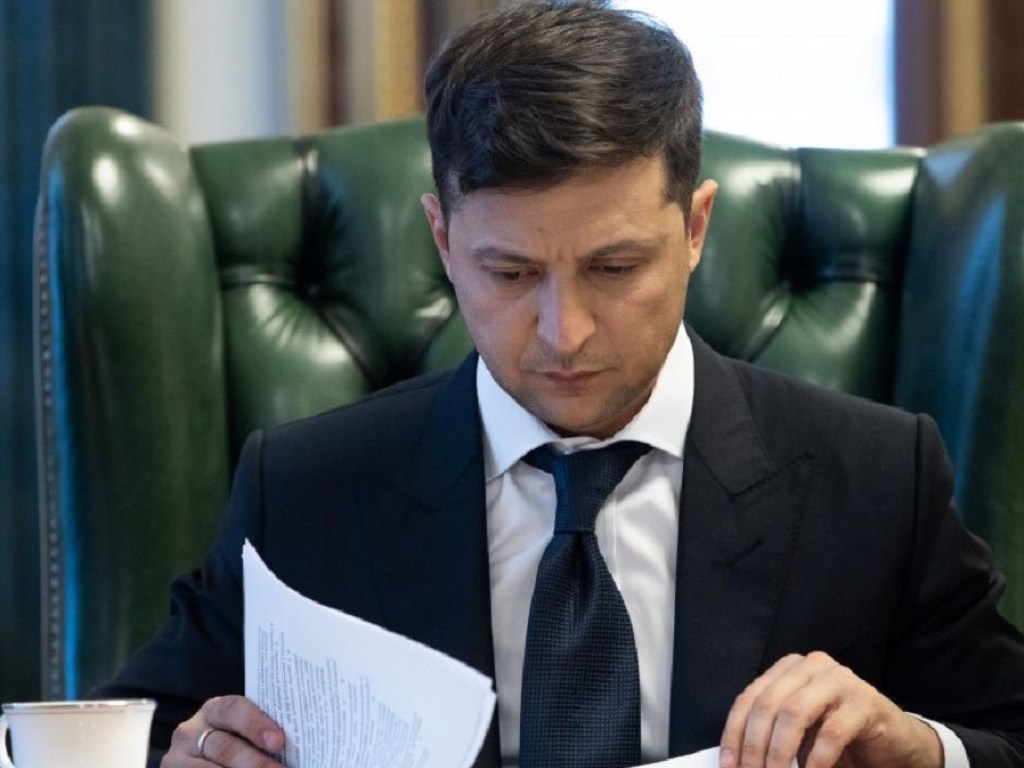 Зеленский подписал законопроект об отсрочке штрафов для «евробляхелов»