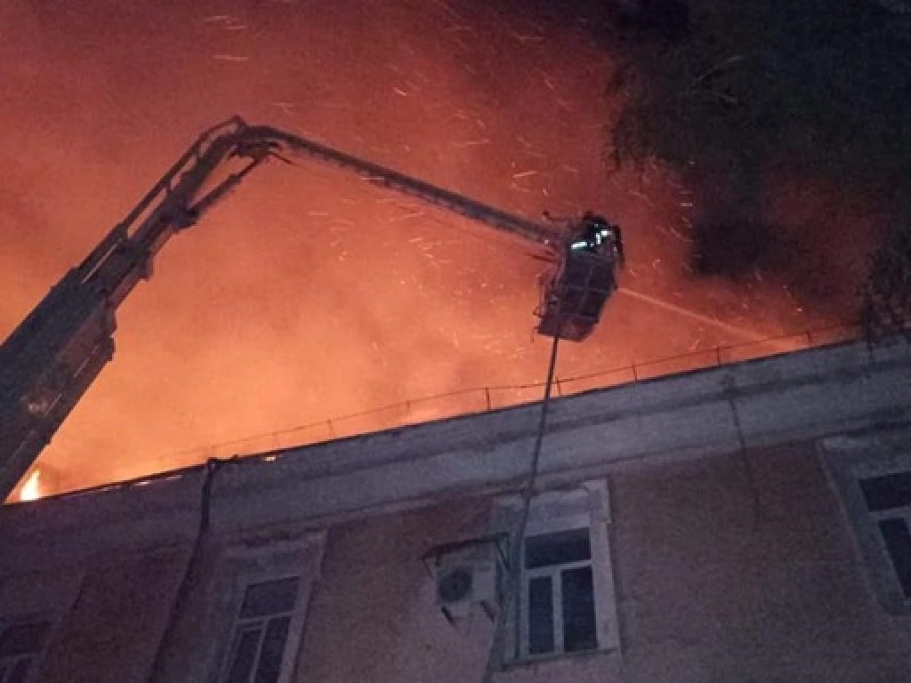 В военном госпитале Луцка произошел крупный пожар (ФОТО)