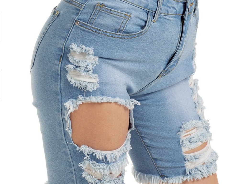 Рваные джинсы уже не те: как девушкам подобрать для отдыха дерзкую одежду (ФОТО)