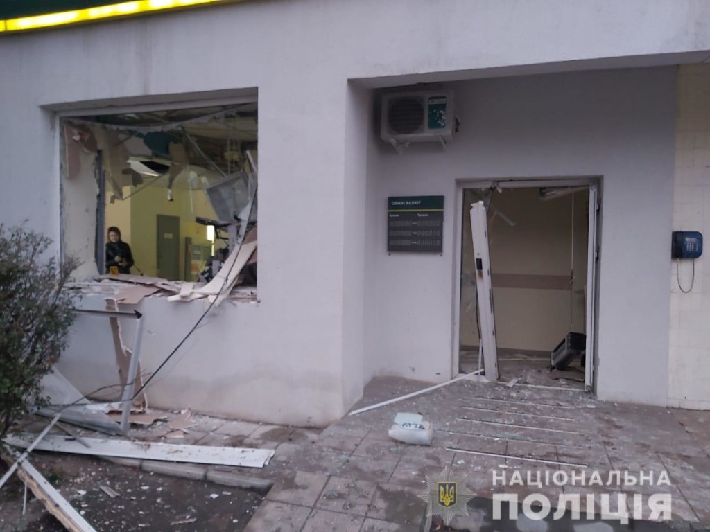 В Харькове ночью взорвали банкомат (ФОТО)