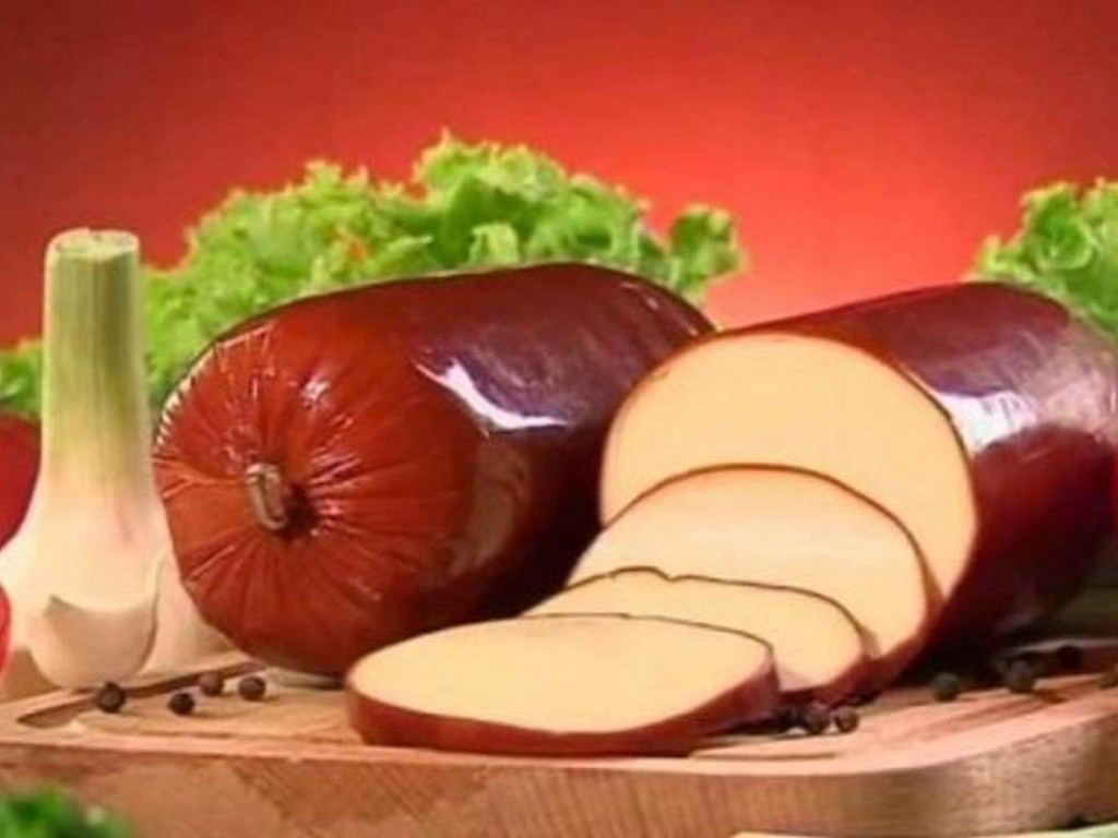 Колбасный сыр несет вред организму: кому нельзя есть