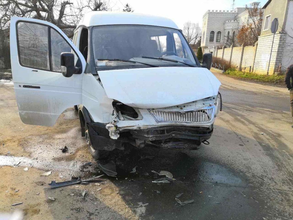 На Николаевщине произошло ДТП: пострадали водитель и 17-летняя девушка-пассажир