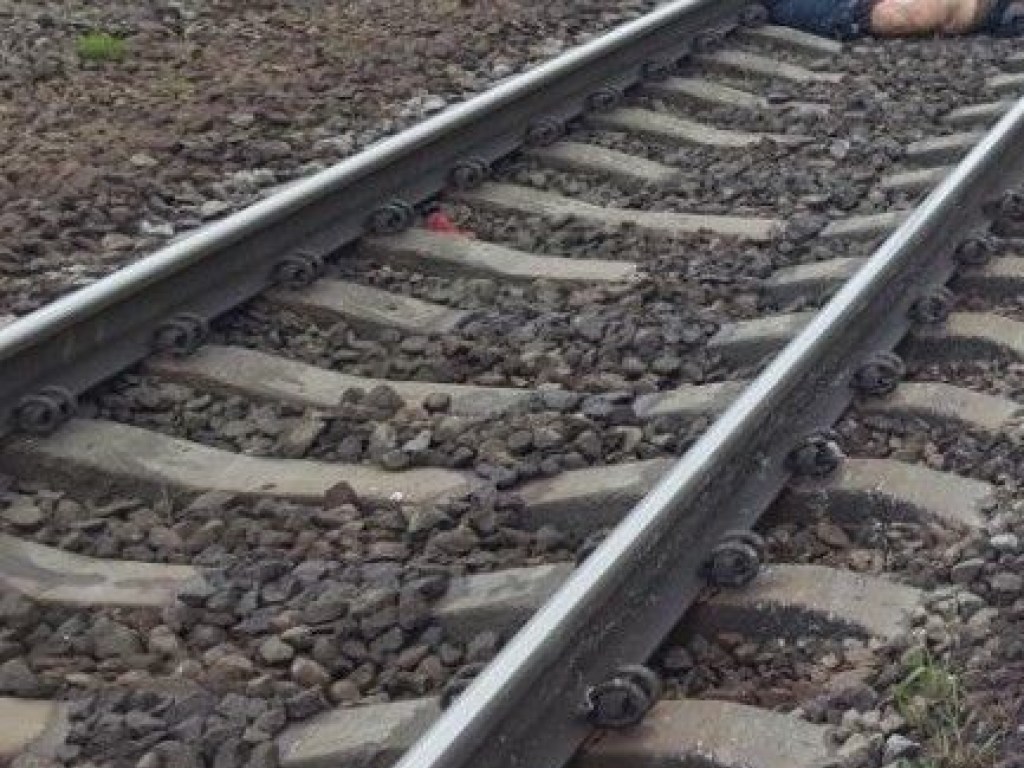 На Полтавщине поезд сбил насмерть 23-летнюю девушку