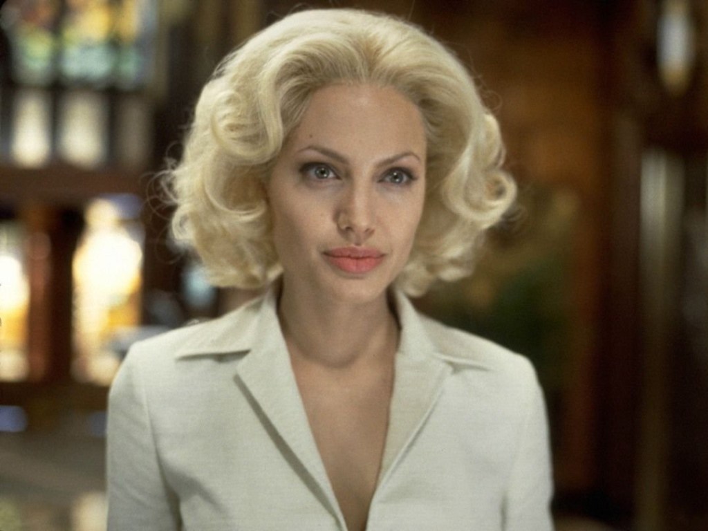Из брюнетки в блондинку: как кардинально меняли свой имидж звезды Голливуда (ФОТО)