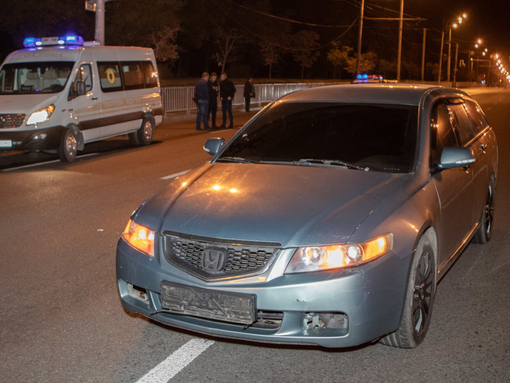 На проспекте в Днепре Honda сбила пешехода-нарушительницу: женщина в тяжелом состоянии (ФОТО, ВИДЕО)