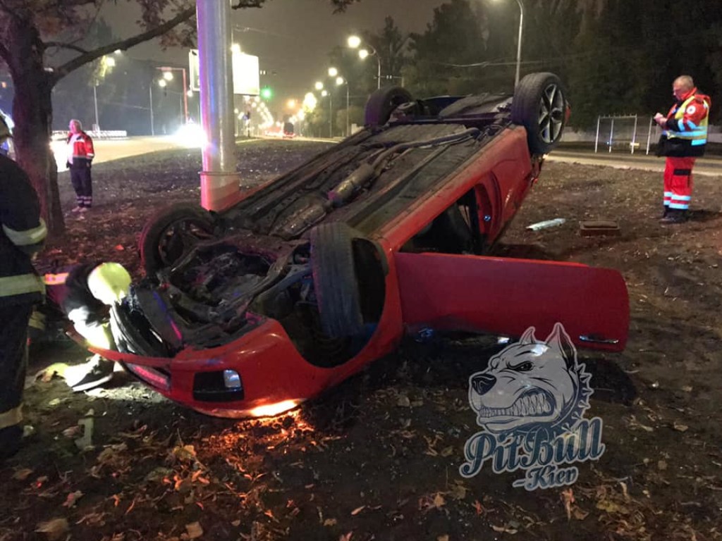 Авто перевернулось на крышу: пьяный водитель Kia устроил ДТП на столичных Теремках (ФОТО)