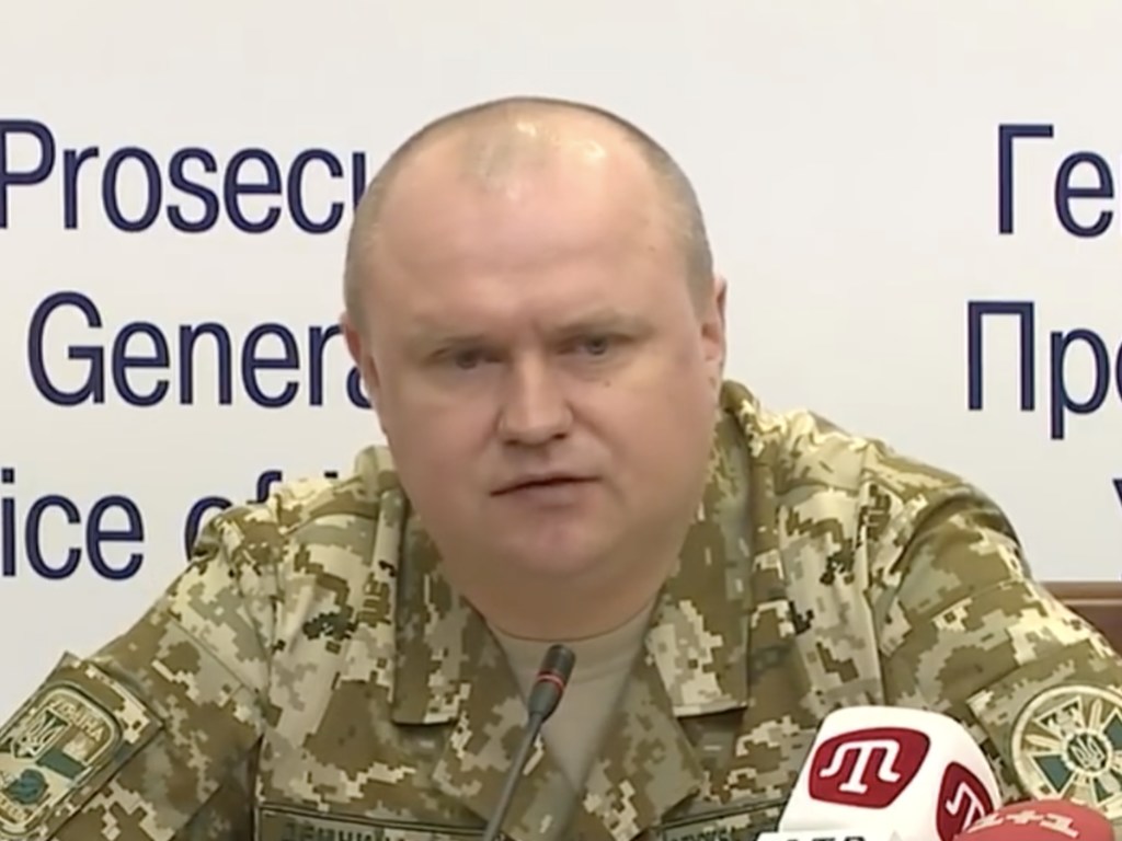 Зеленский уволил экс-главу СБУ с военной службы с разрешением носить форму