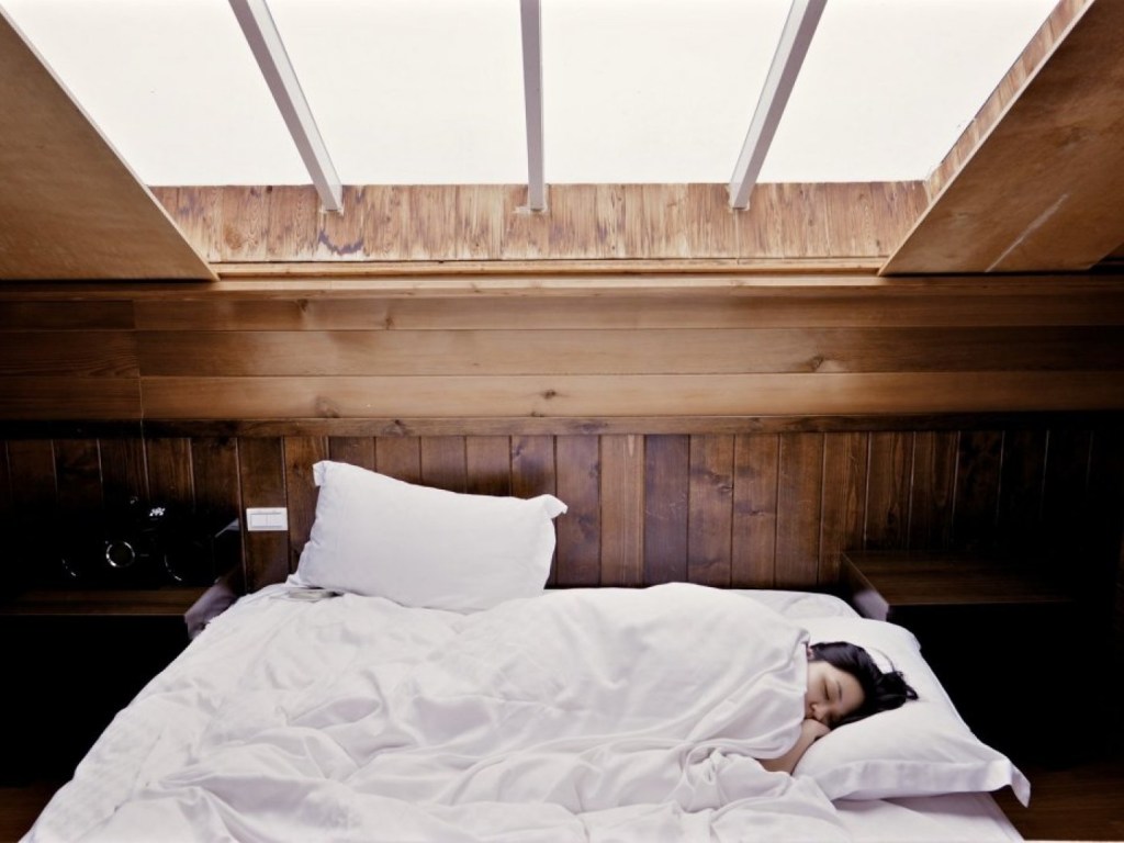 Врачи настаивают: спать в холодной комнате полезно для здоровья