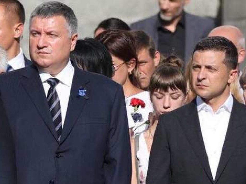 Зеленского подталкивают сдать Харьков Авакову и Слюсареву — СМИ