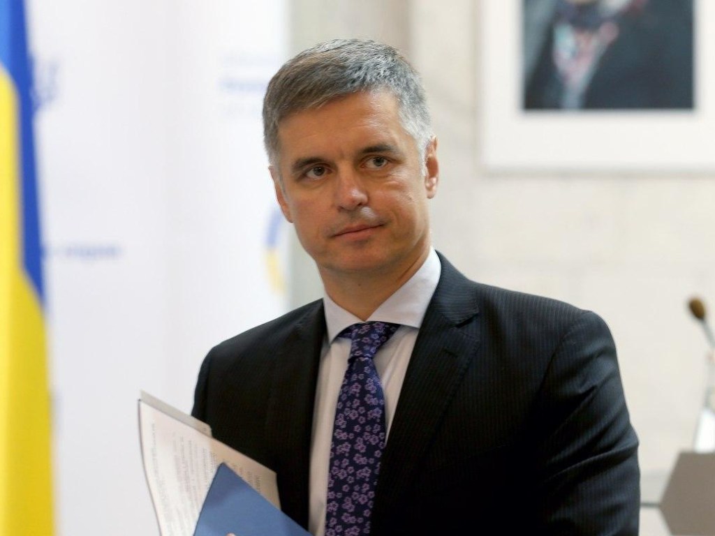 Зеленский присвоил министру МИДа Пристайко дипломатический ранг чрезвычайного и полномочного посла Украины