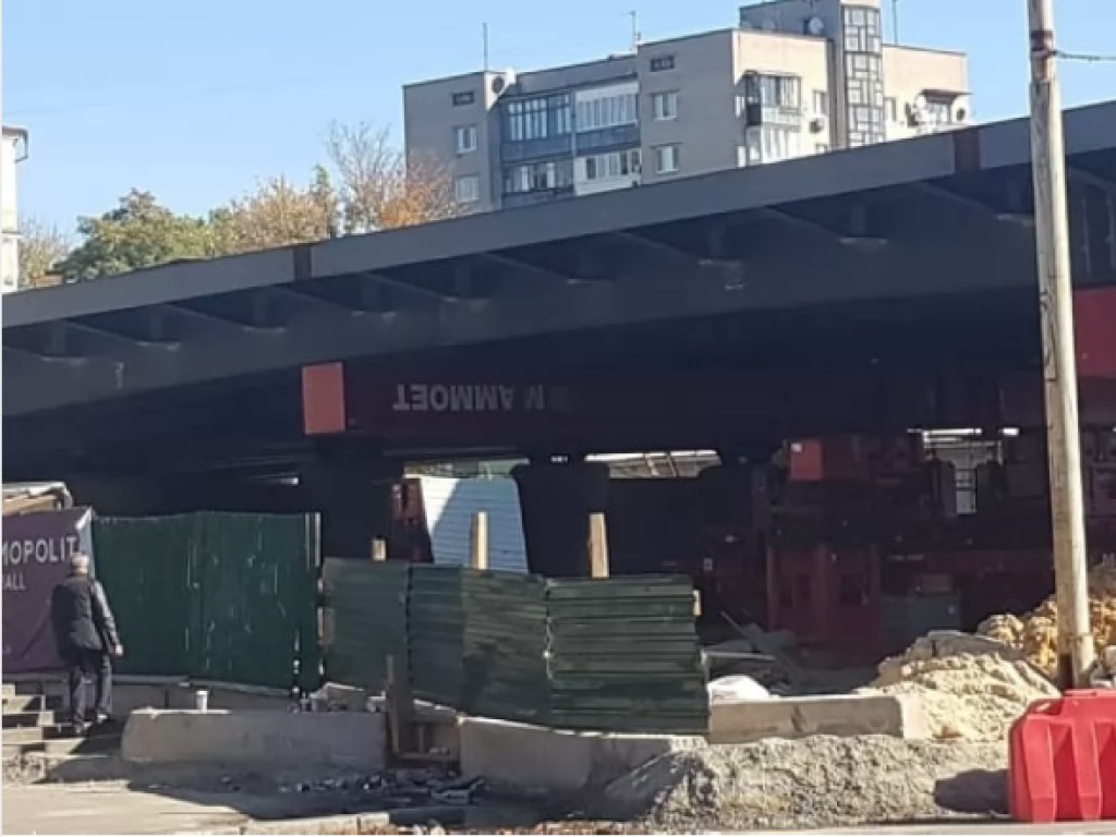 В Киеве на Шулявском мосту приостановлены строительные работы (ФОТО)