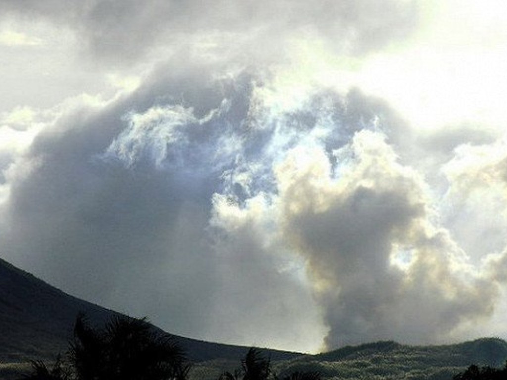 Столб пепла высотой 9 киллометров: В России  &#171;рванул&#187; вулкан (ФОТО, ВИДЕО) 