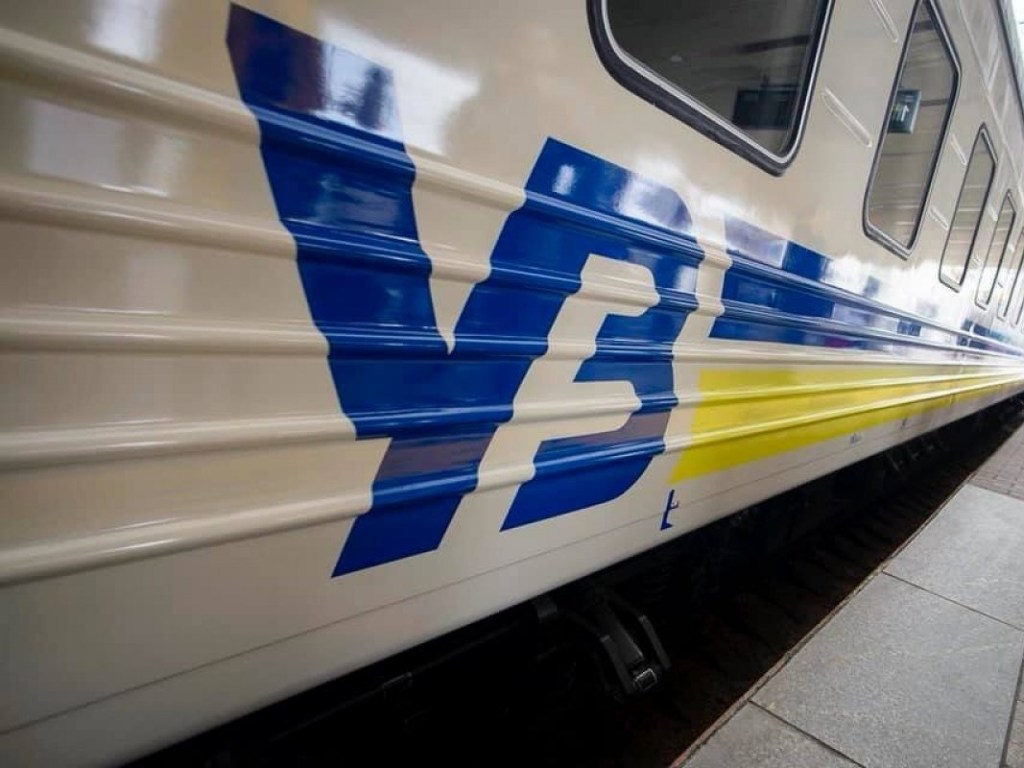 Новый скандал в «Укрзализныце»: В поезде Рахов-Киев в вагоне «Люкс» обнаружили клопов (ФОТО)