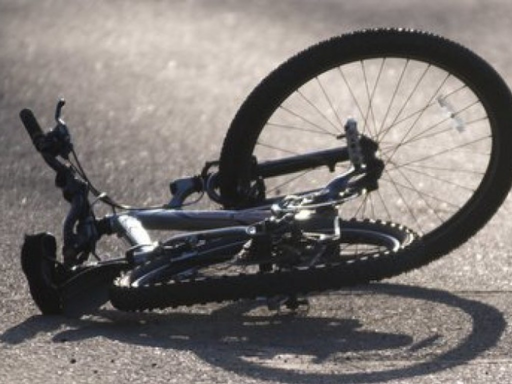 На Кировоградщине полицейский на Mercedes насмерть сбил велосипедиста