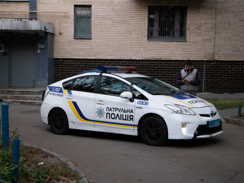 Нашли предсмертную записку: В Киеве в подъезде повесился 21-летний парень (ФОТО, ВИДЕО)