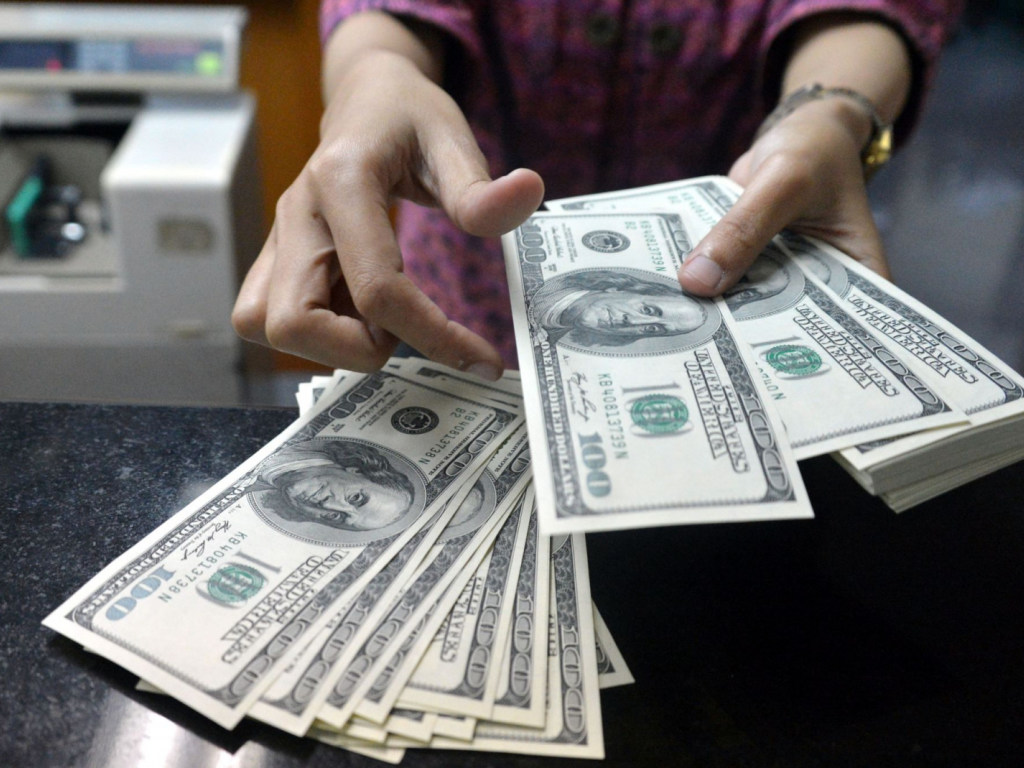 НБУ установил официальный курс на уровне 24,86 гривны за доллар