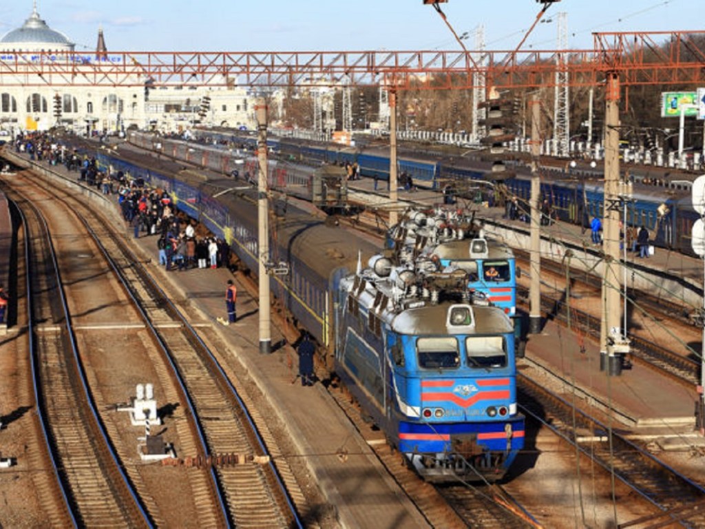 «Укрзализныця» назначила еще 6 дополнительных поездов в октябре