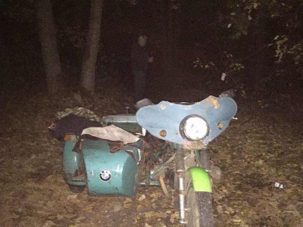 На Харьковщине в результате опрокидывания погиб мотоциклист (ФОТО)