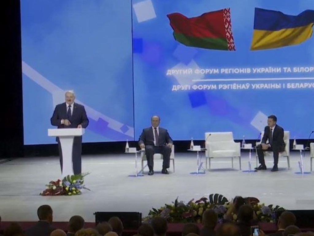 Зеленский и Лукашенко обменялись шутками на встрече (ВИДЕО)