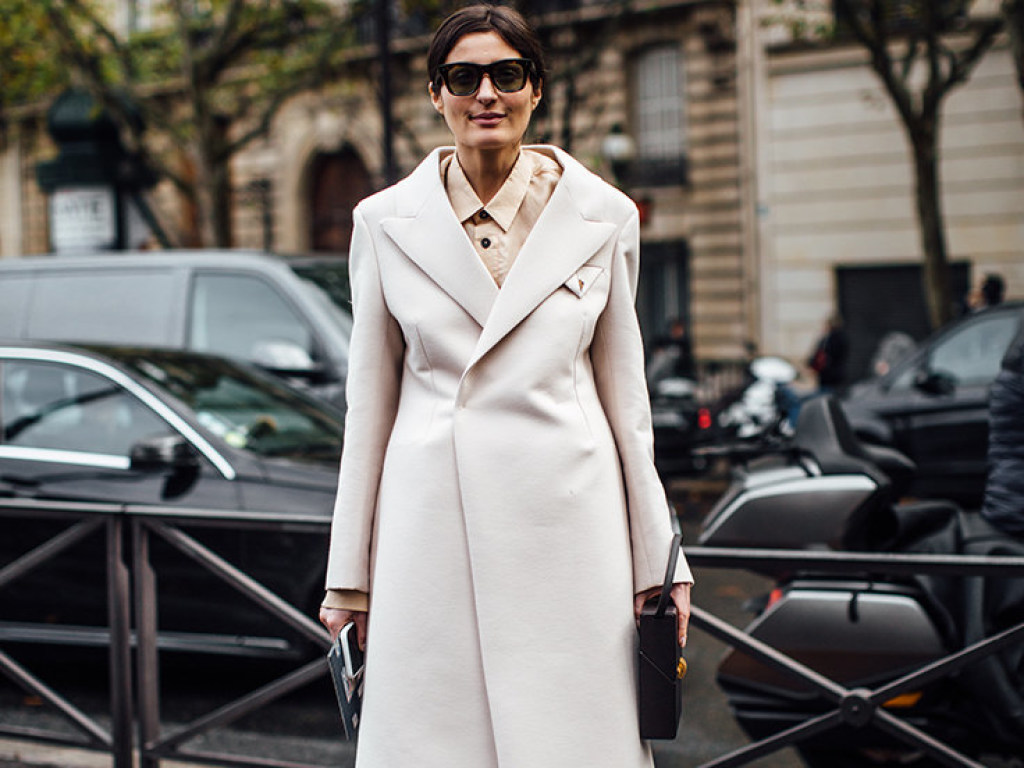 Главный тренд сезона – молочное пальто: Хит на парижской неделе моды (ФОТО)